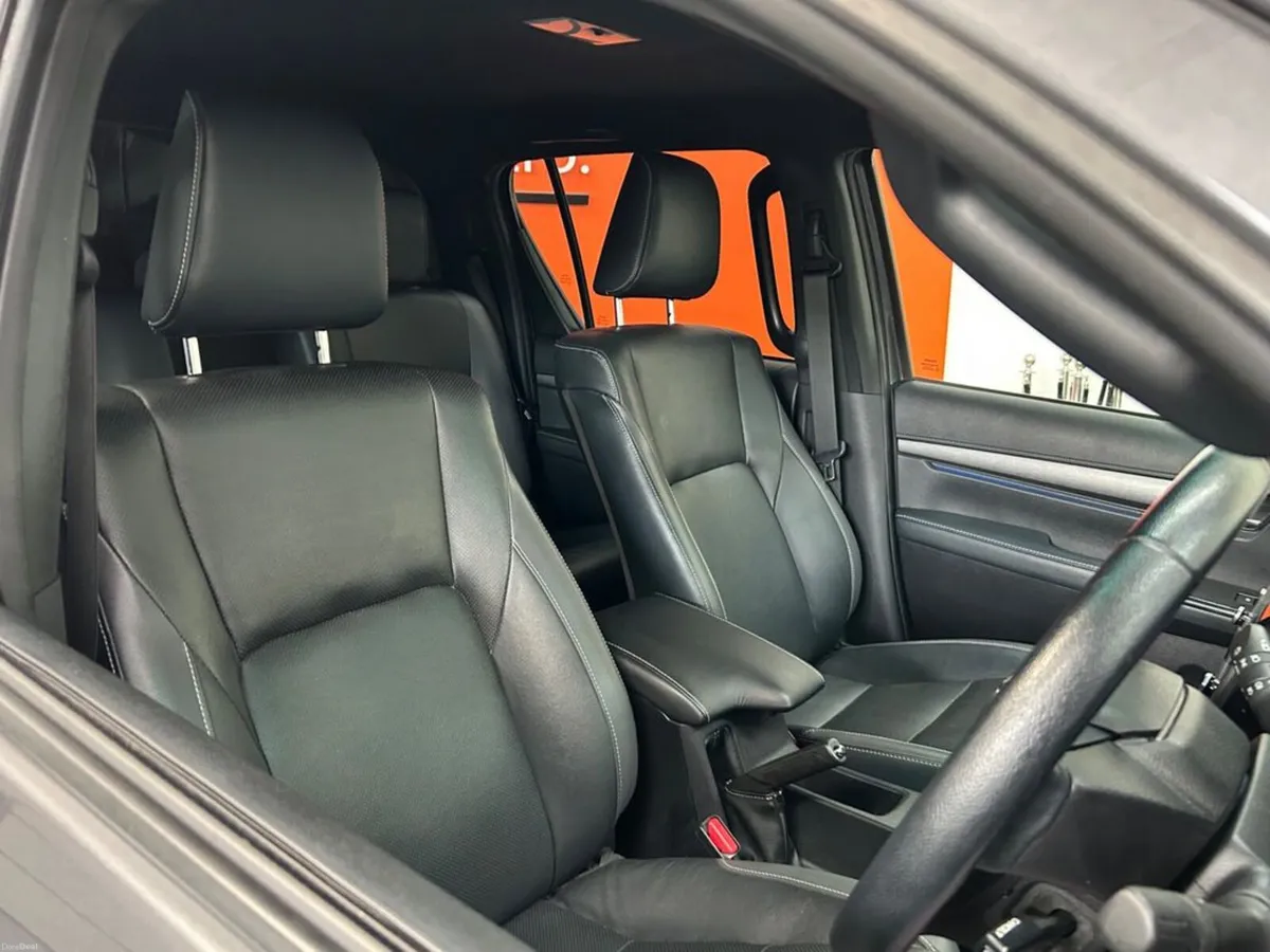 Toyota Hilux INVINCIBLE X 4WD D-4D DCB #62 - Image 6