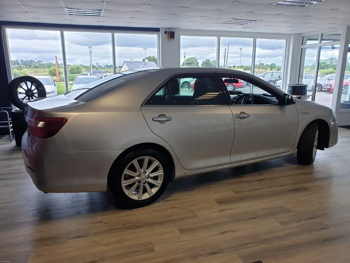 Toyota Camry 2.5 HYBRID AUTO - Image 3