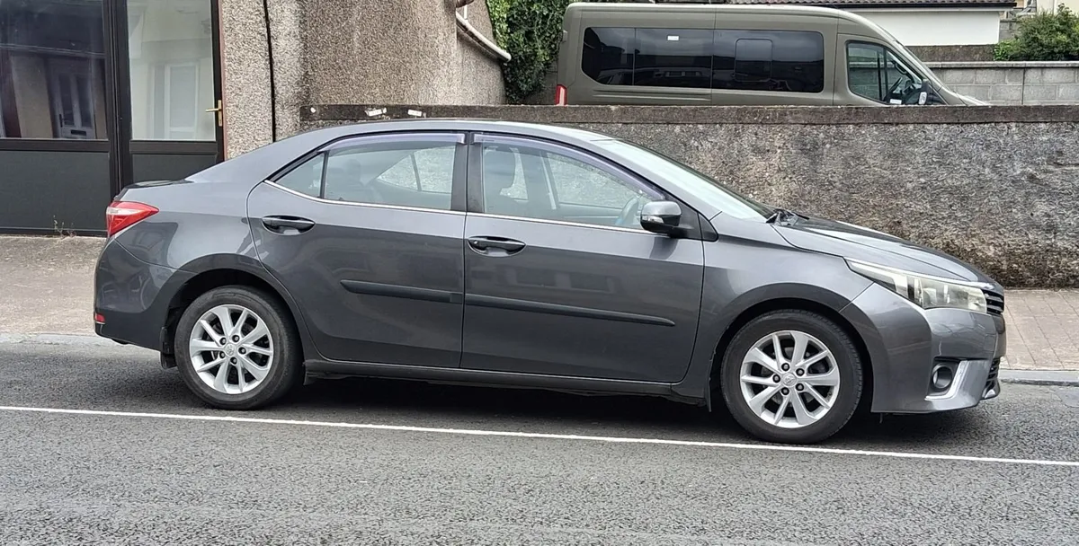 Spotless Corolla. 2014. 15 Mth NCT. FSH. Taxed. - Image 2