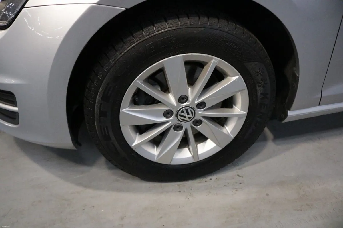 Volkswagen Golf Automatic Trendline 1.2L petrol Ha - Image 3