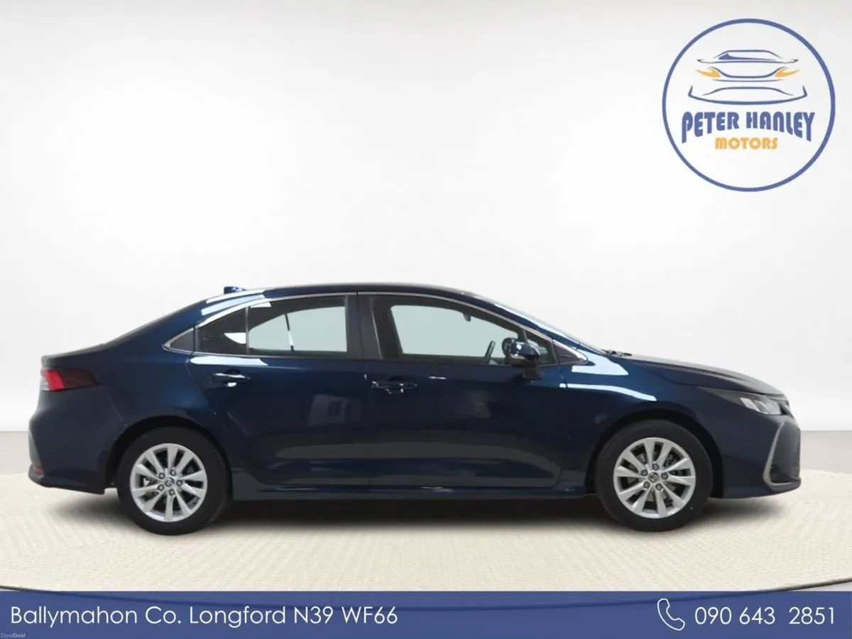 Toyota Corolla 1.8 Hybrid Luna Saloon - Image 4
