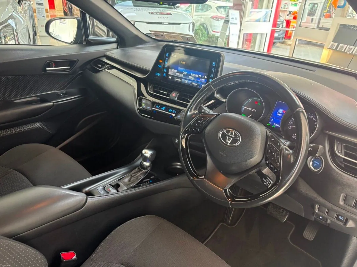 Toyota C-HR 1.8 HYBRID LUNA - Image 5