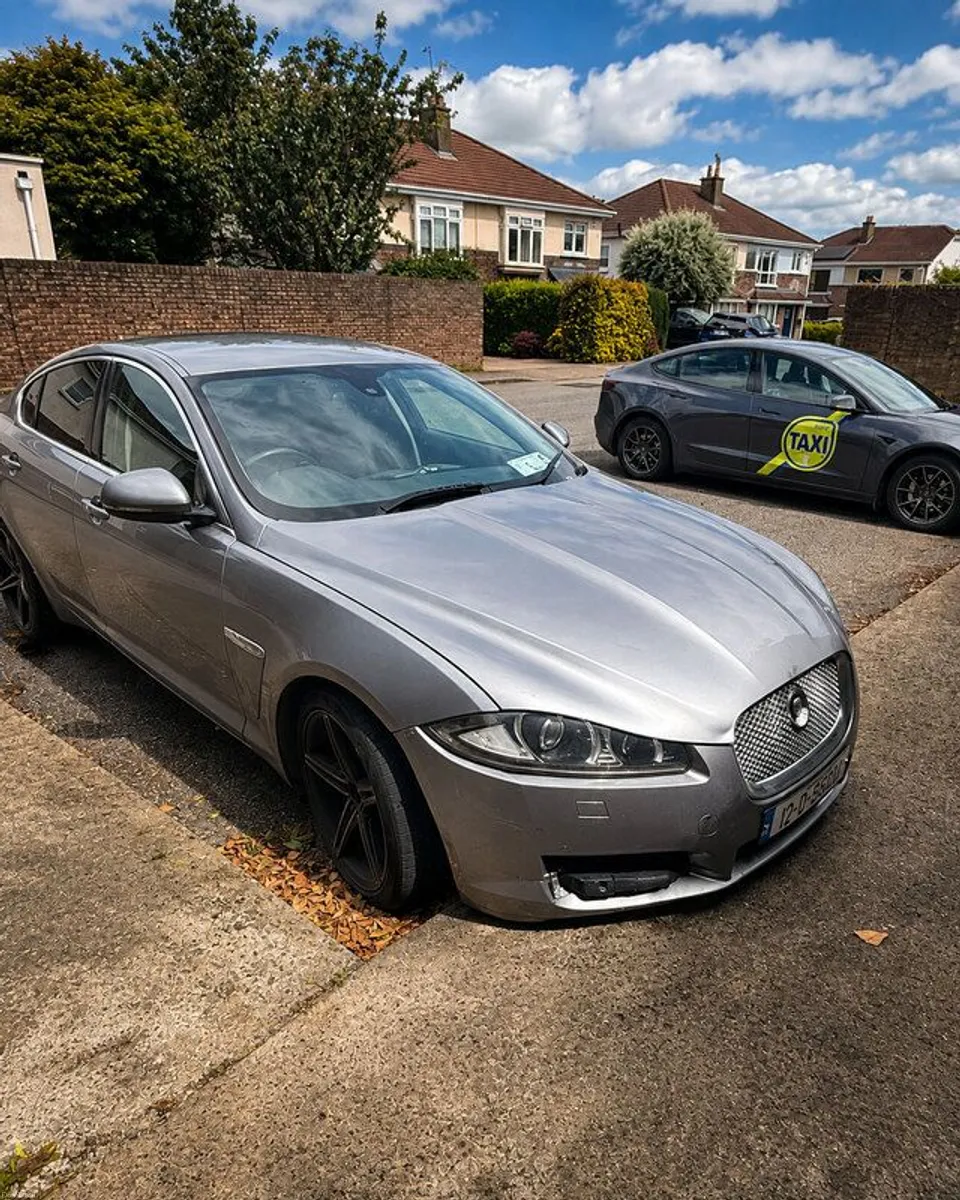 2012 Jaguar XF - Image 2