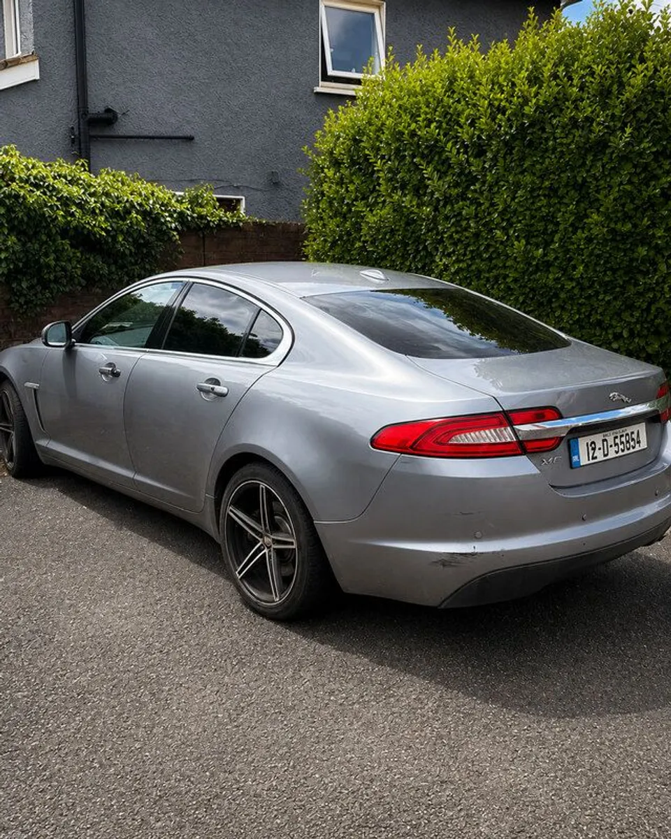 2012 Jaguar XF - Image 4