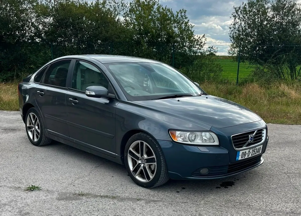 Volvo S40 2009 - Image 1