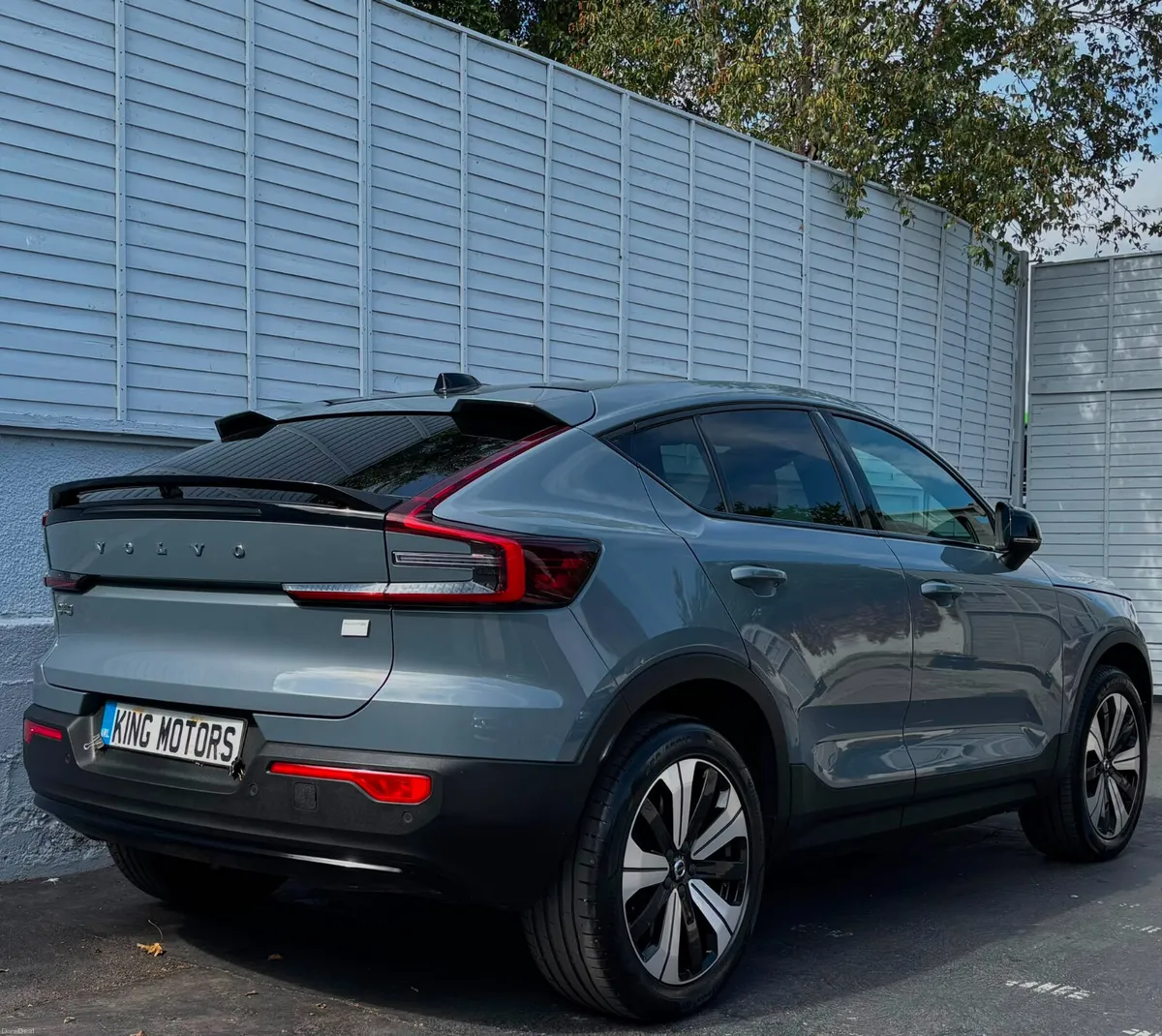 VOLVO C40 CORE 69KWH / 170 KW / PAN ROOF / APPLE - Image 3