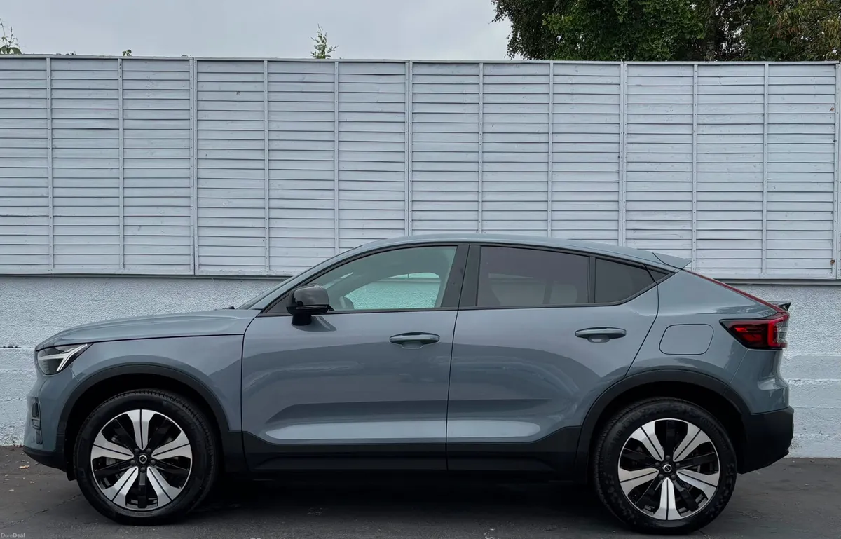 VOLVO C40 CORE 69KWH / 170 KW / PAN ROOF / APPLE - Image 5