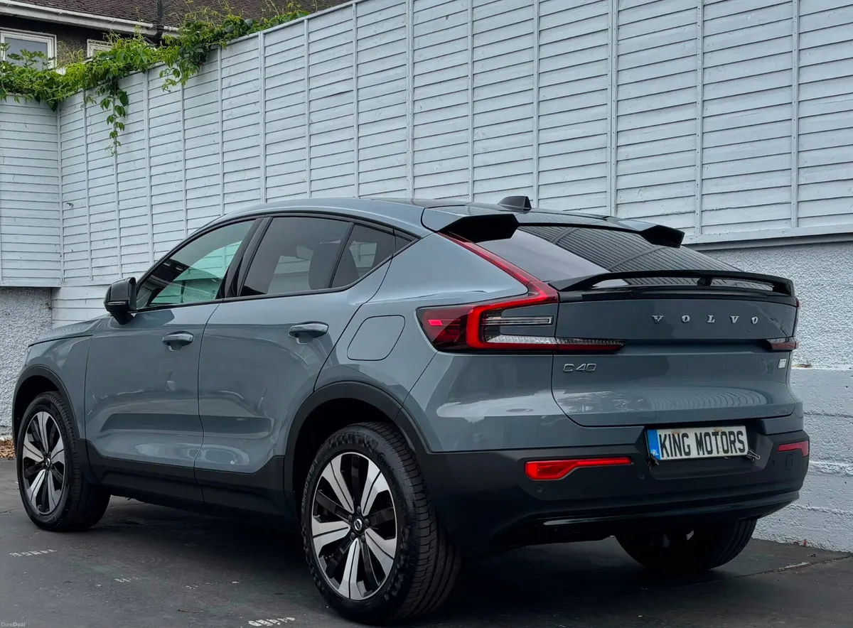 VOLVO C40 CORE 69KWH / 170 KW / PAN ROOF / APPLE - Image 6
