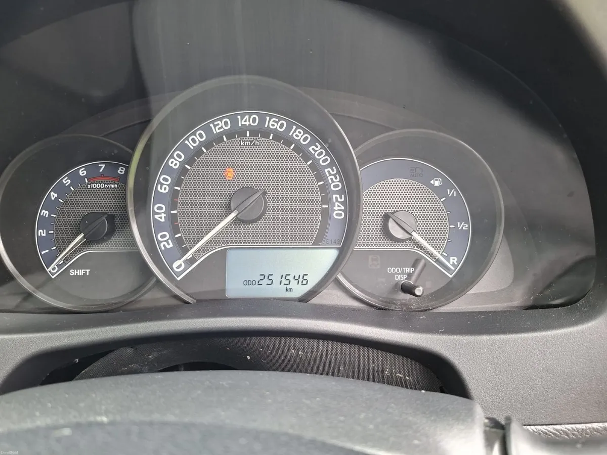 2014 Toyota Auris 1.33 Petrol - Image 2