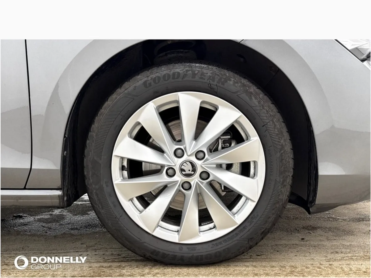 Skoda SUPERB Diesel Estate SE Technology - Image 5