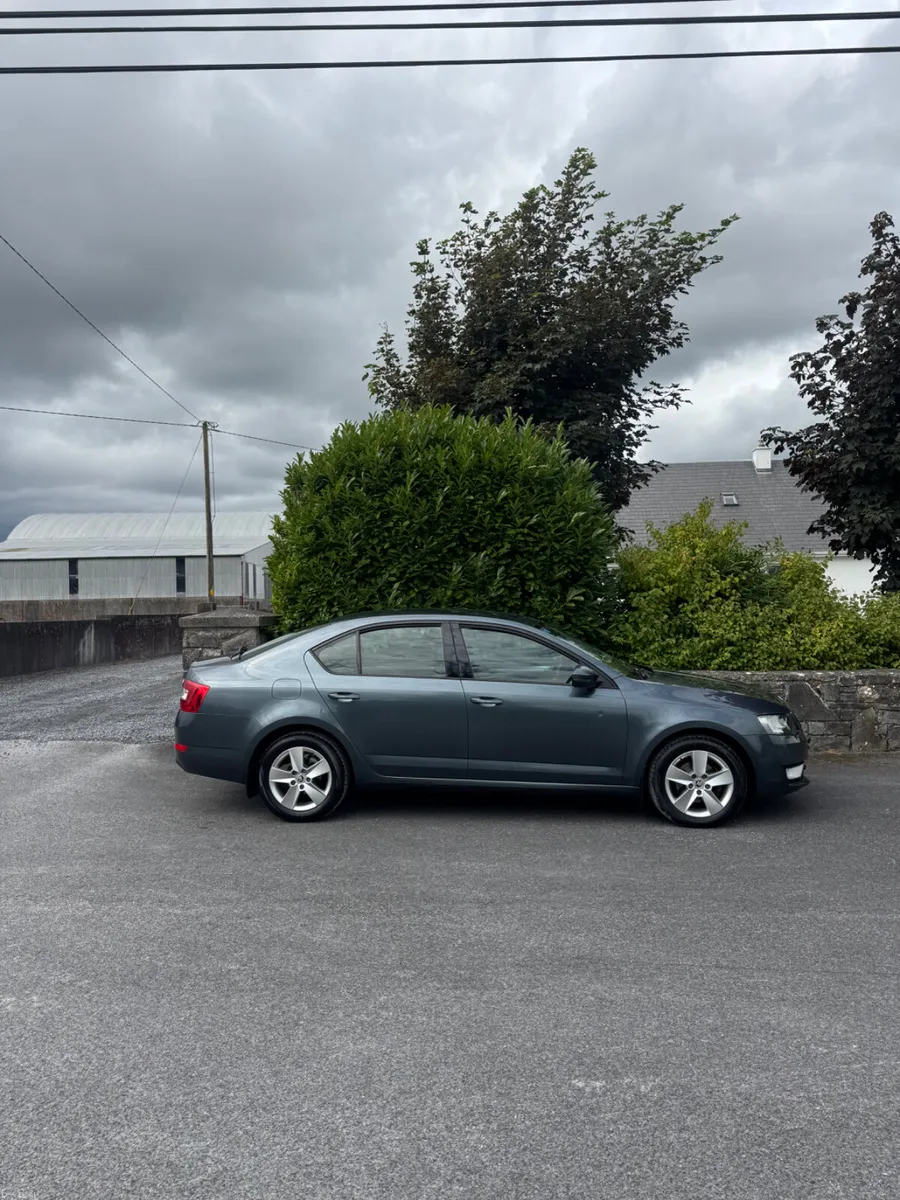 Skoda Octavia 2017 - Image 2