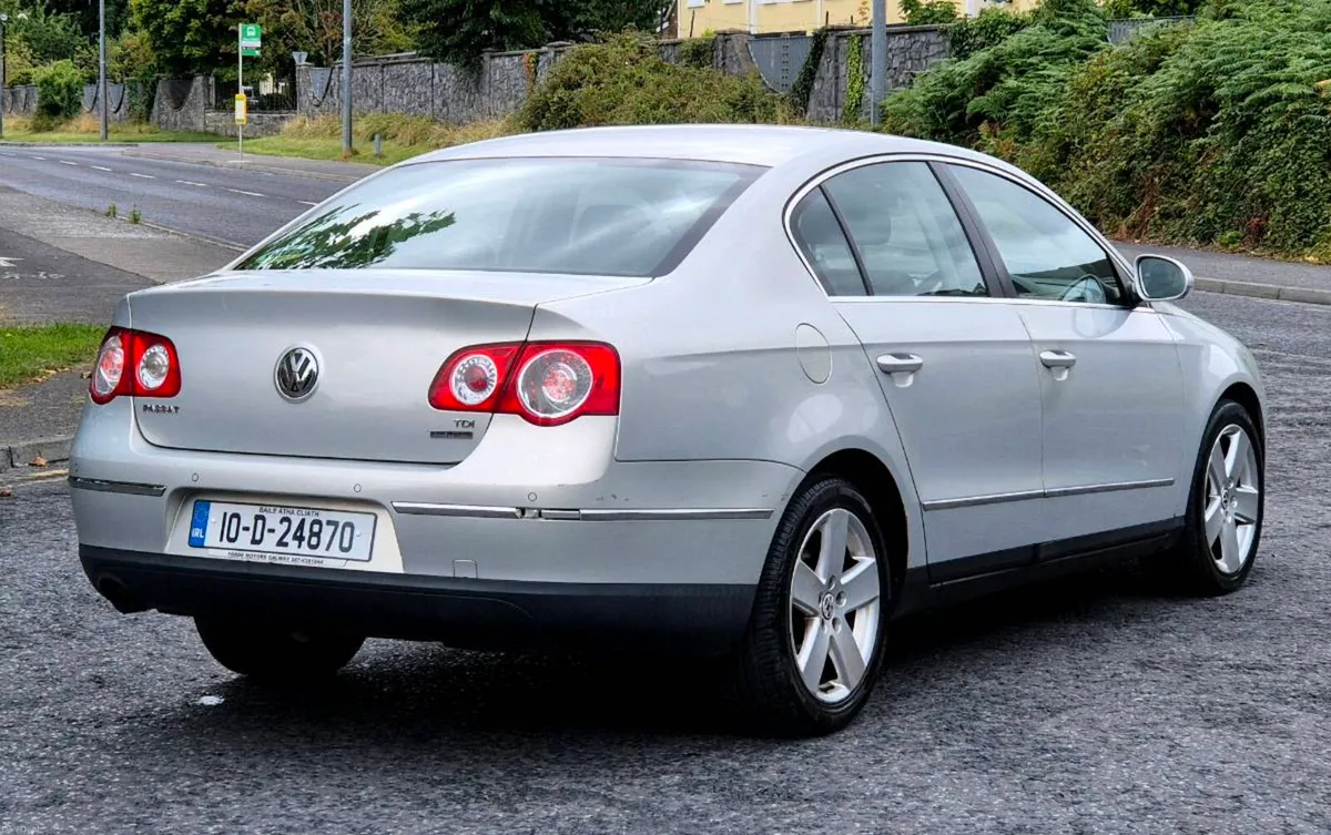 2010 Volkswagen Passat - Image 4