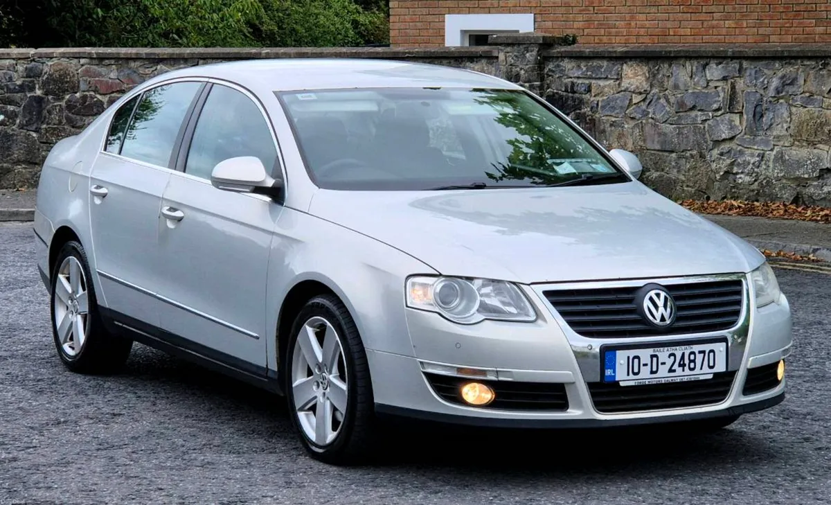 2010 Volkswagen Passat - Image 1
