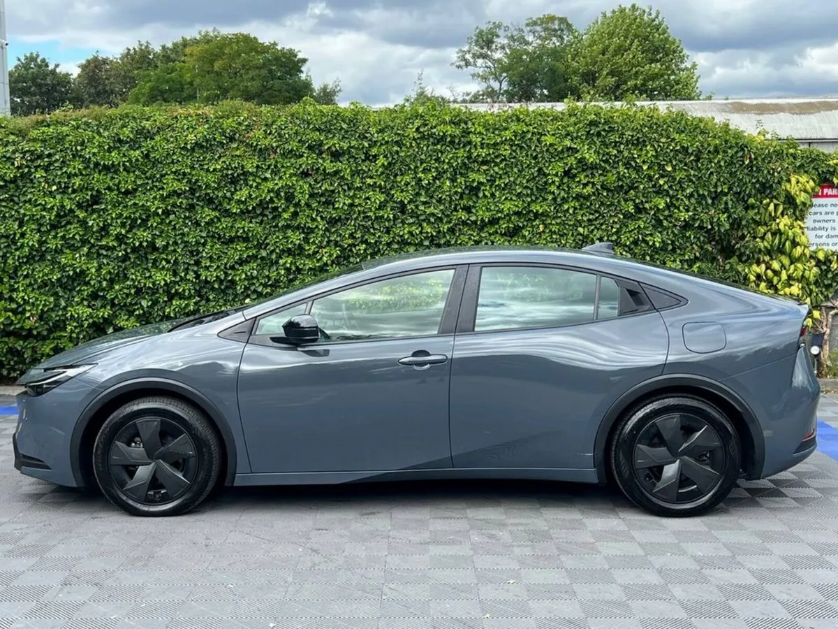 Toyota Prius 1.8 HYBRID AUTO // LOW MILEAGE // HEA - Image 3