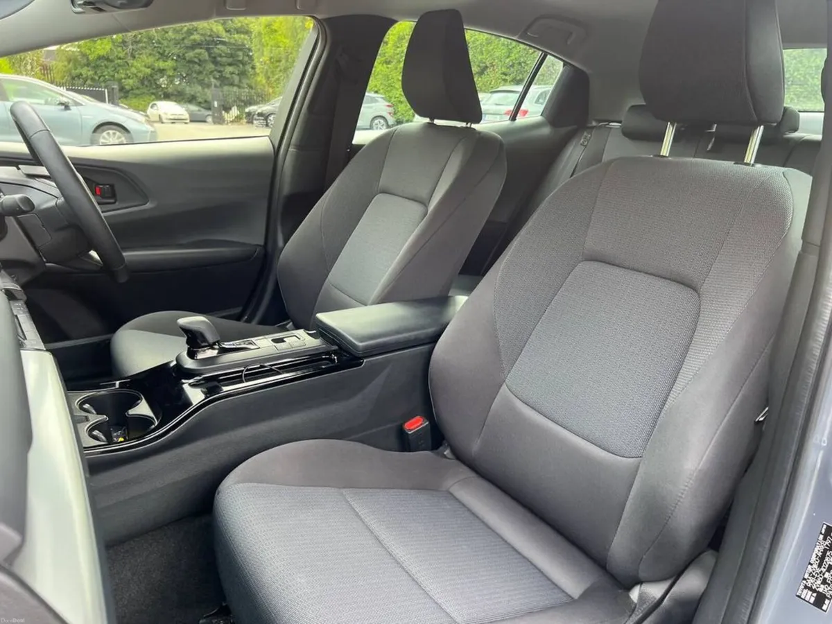 Toyota Prius 1.8 HYBRID AUTO // LOW MILEAGE // HEA - Image 6