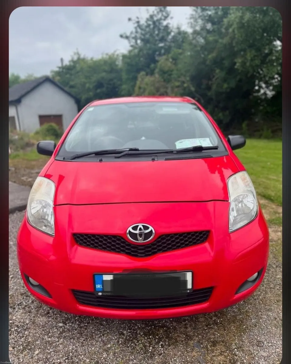 Toyota Yaris 2011 - Image 1