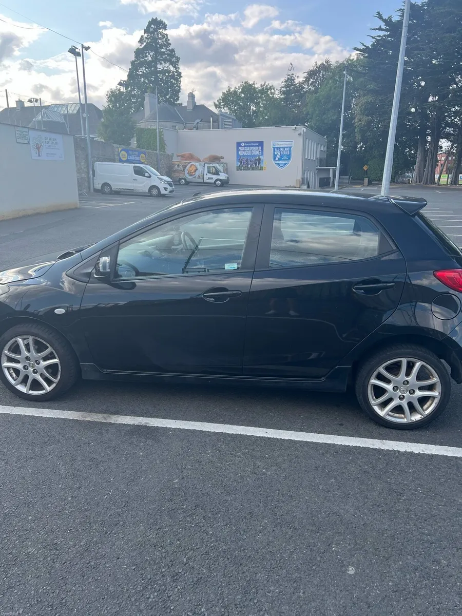 Mazda-2 2011 - Image 3