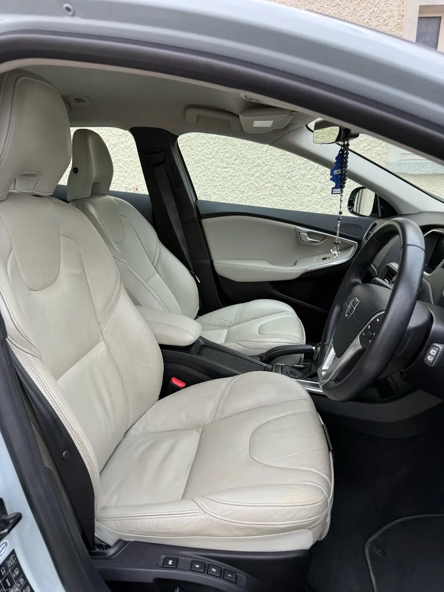 Volvo V40 2013 - Image 5