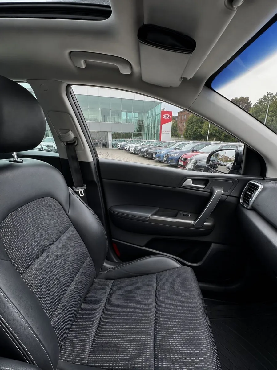 Kia Sportage 4X4 EXS AUTO - HIGH SPEC - Image 4