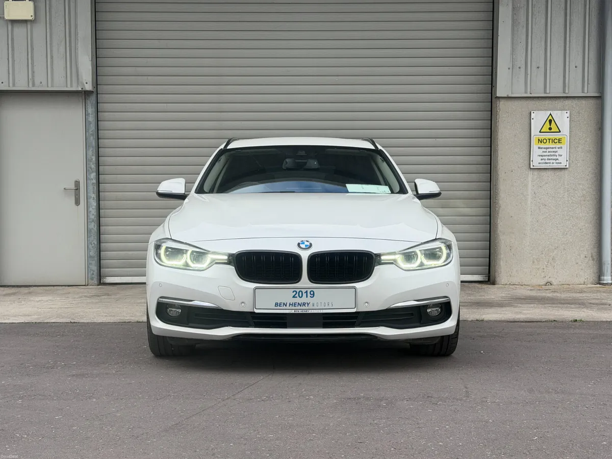2019 BMW 320D Luxury Touring automatic - Image 2