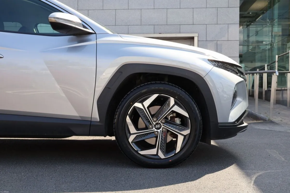 Hyundai Tucson 2WD Executive Plus HEV Auto - Image 3