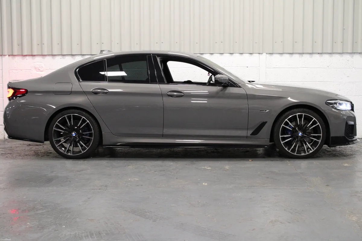 BMW 5-Series 2021 - Image 5