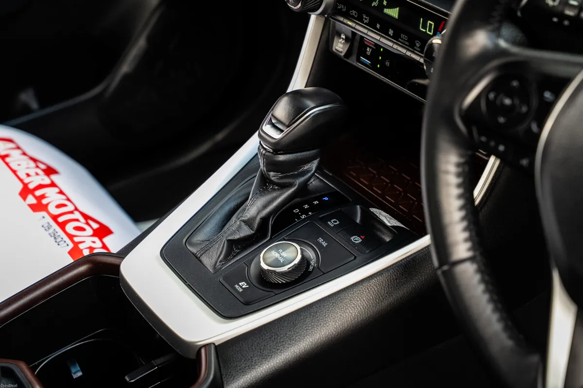2024 TOYOTA RAV4 HYBRID X - Image 6