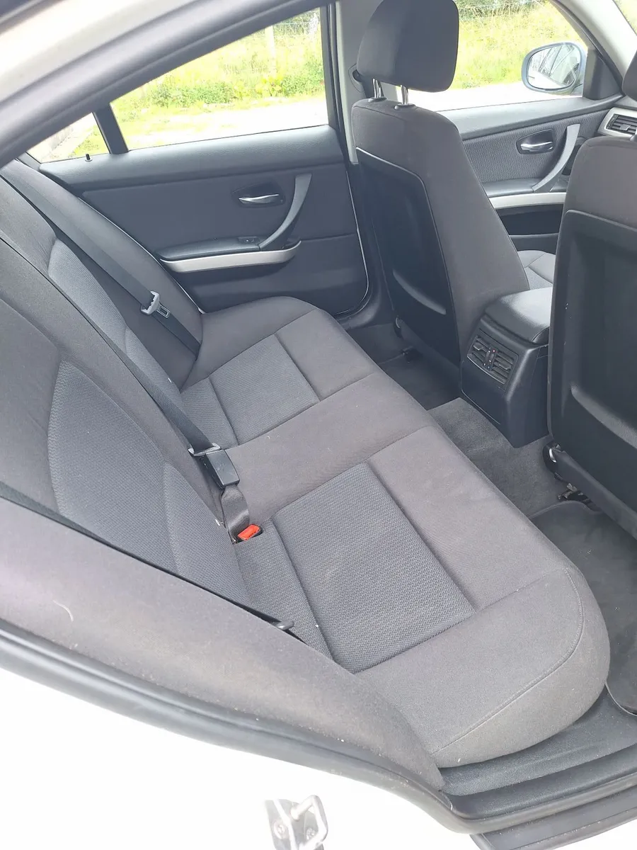 BMW 3-Series 2011 - Image 5