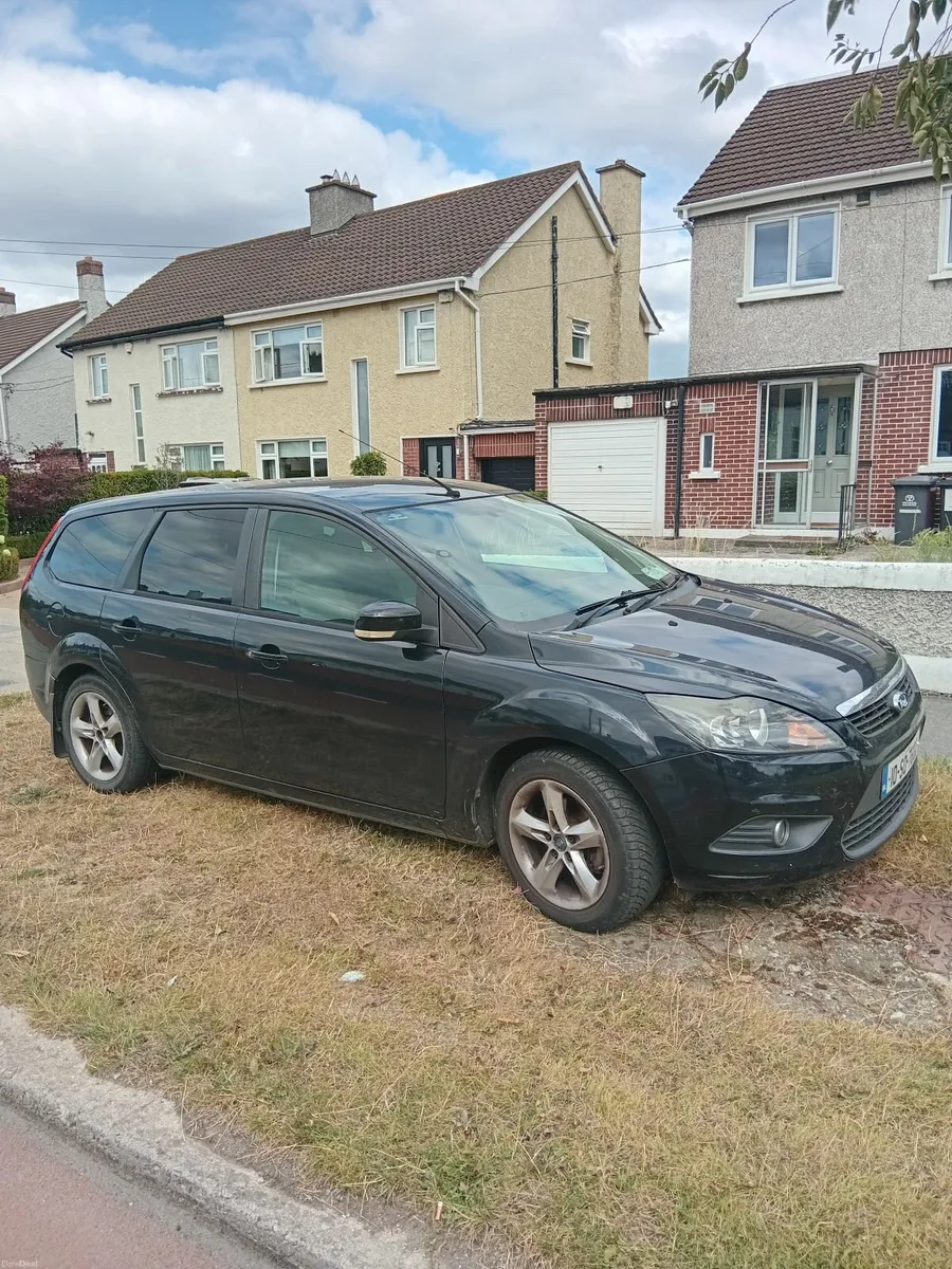 Ford Focus 2010 - Image 2
