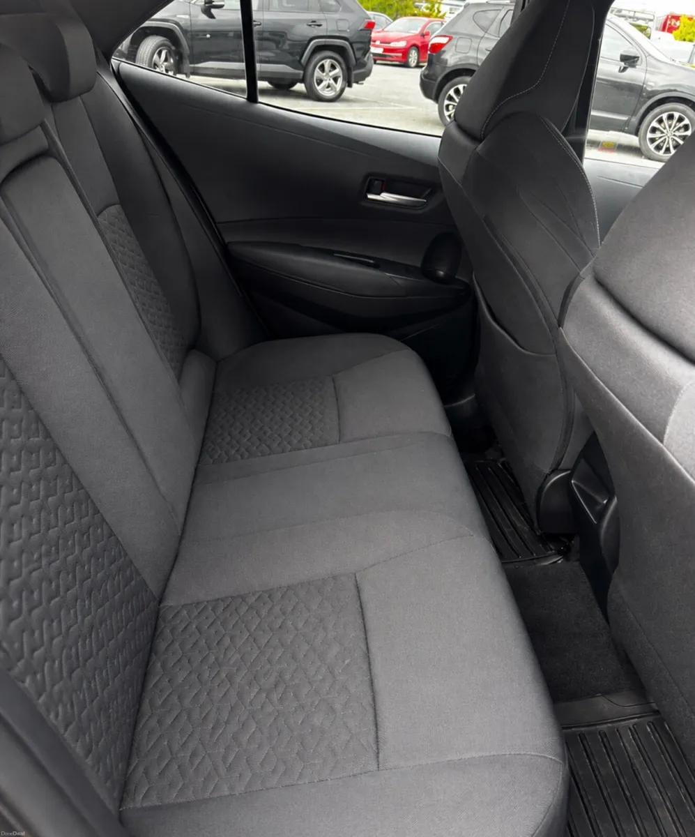 201 Toyota Corolla LUNA SPORT HYBRID - Image 5