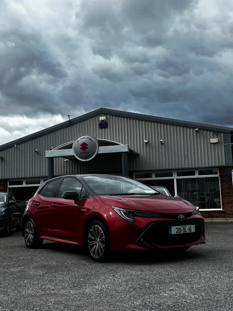 201 Toyota Corolla LUNA SPORT HYBRID - Image 3