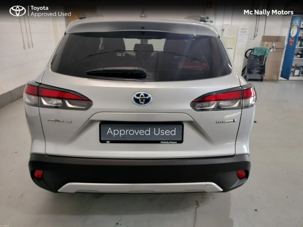Toyota Corolla Cross 242 SPORT 1.8 HYBRID LOW KMS - Image 4