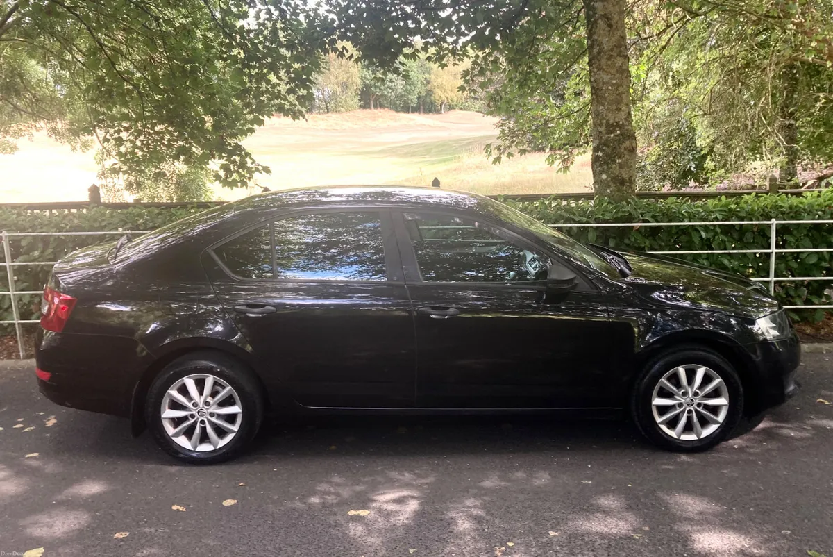 Skoda Octavia 1.6Tdi Style Deluxe Edition New Test - Image 5