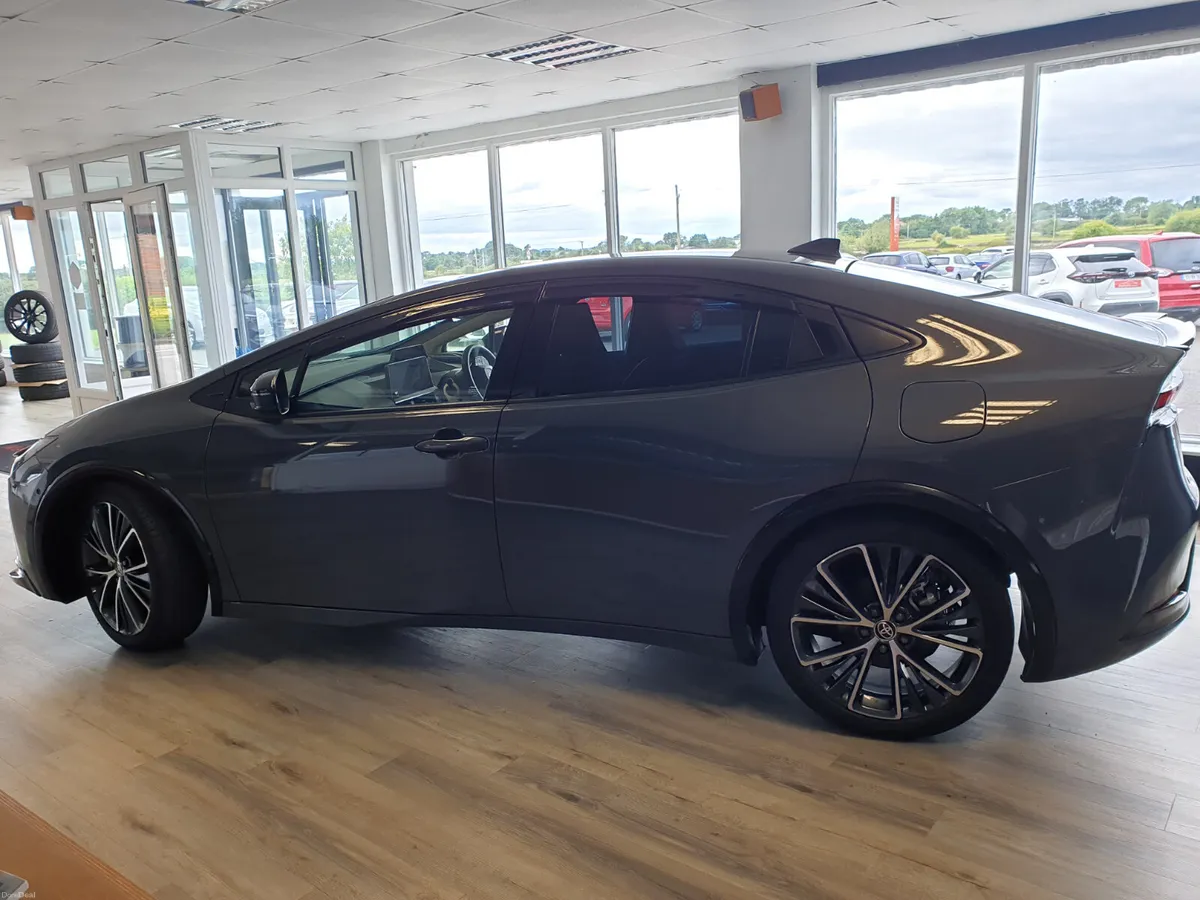 TOYOTA PRIUS 2.0 HYBRID**TOP SPEC MODEL** - Image 3