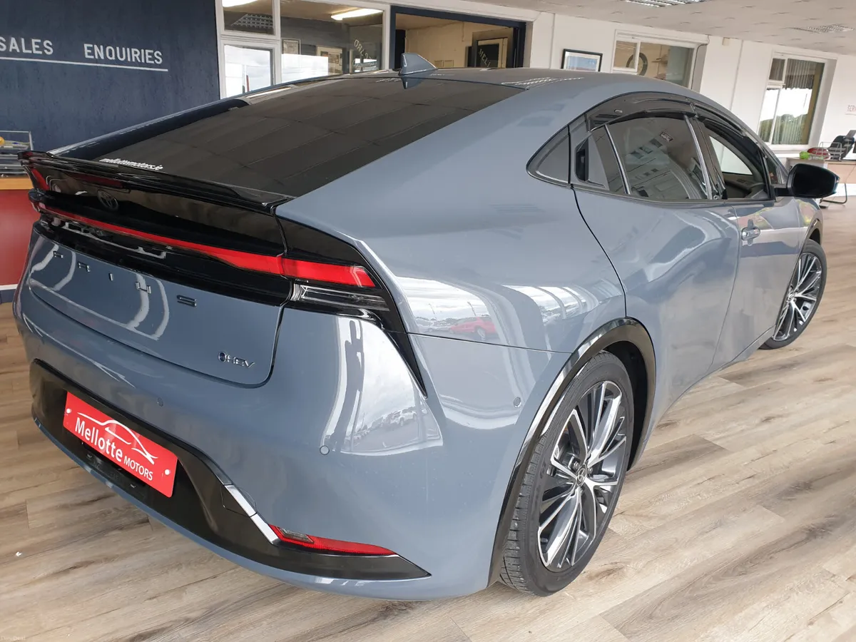 TOYOTA PRIUS 2.0 HYBRID**TOP SPEC MODEL** - Image 6