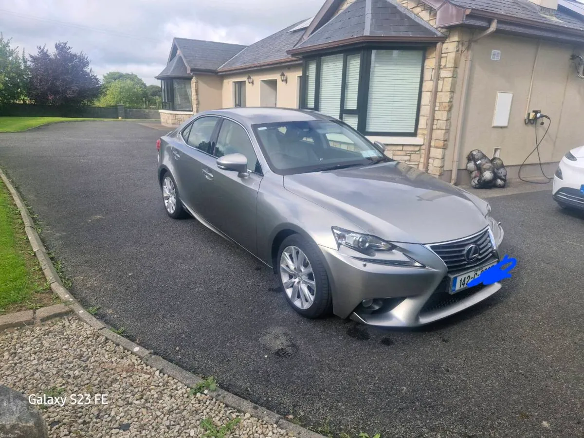 Lexus IS 300h - Image 5