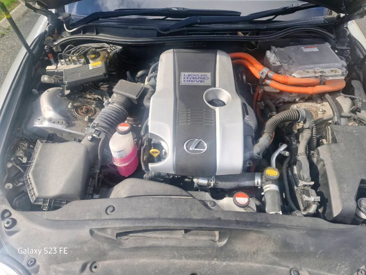 Lexus IS 300h - Image 6
