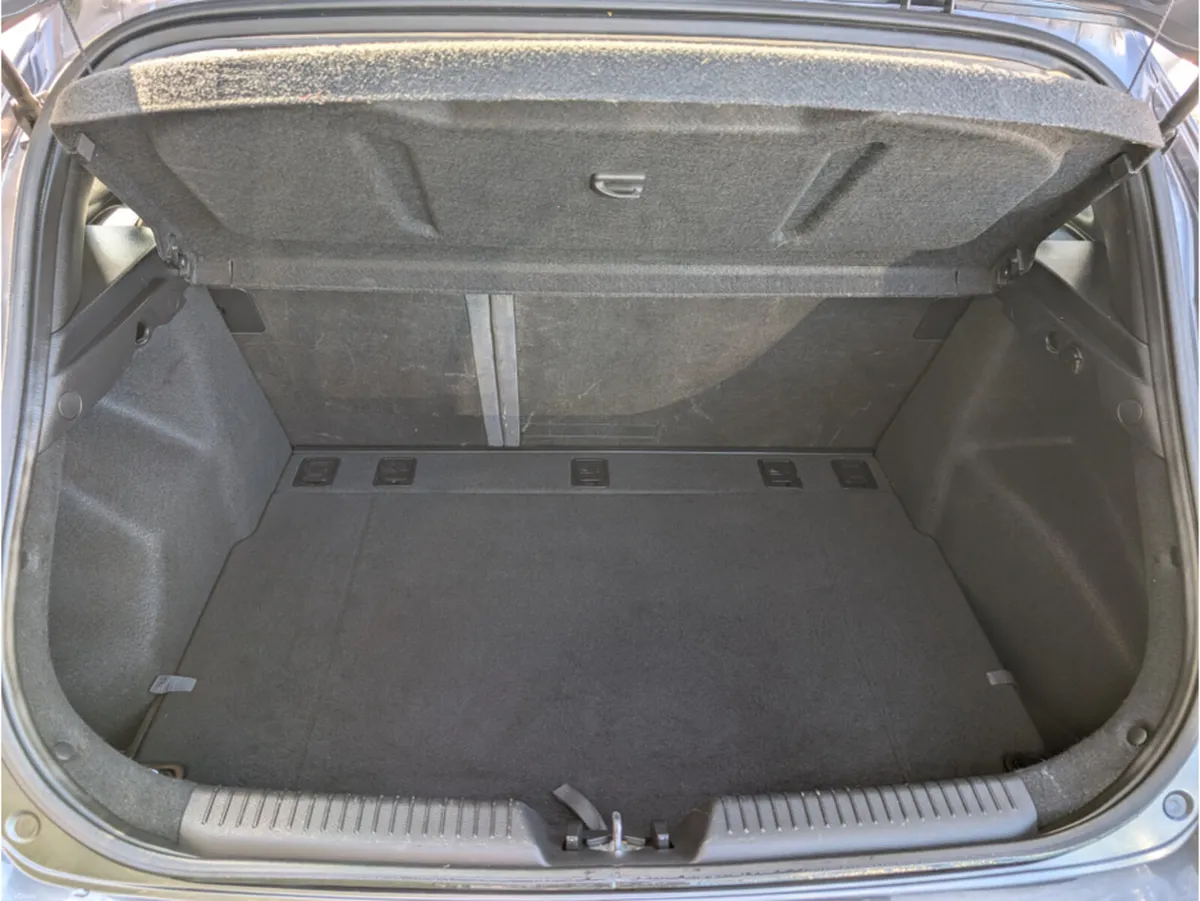 Hyundai i30 MANUAL 1.4 PETROL //LOW MILES//CRUISE - Image 5