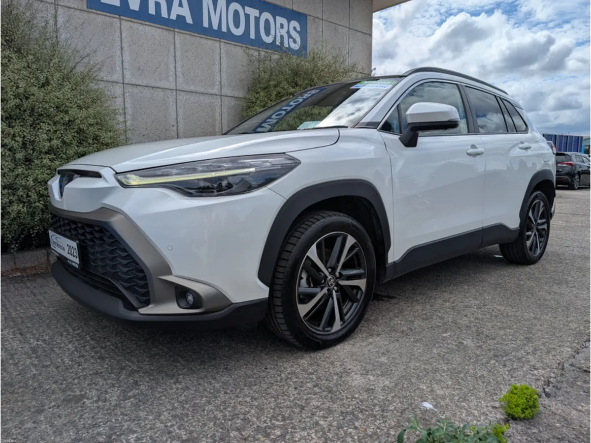 Toyota Corolla Cross Z 4WD AUTOMATIC HYBRID 1.8 PE - Image 4