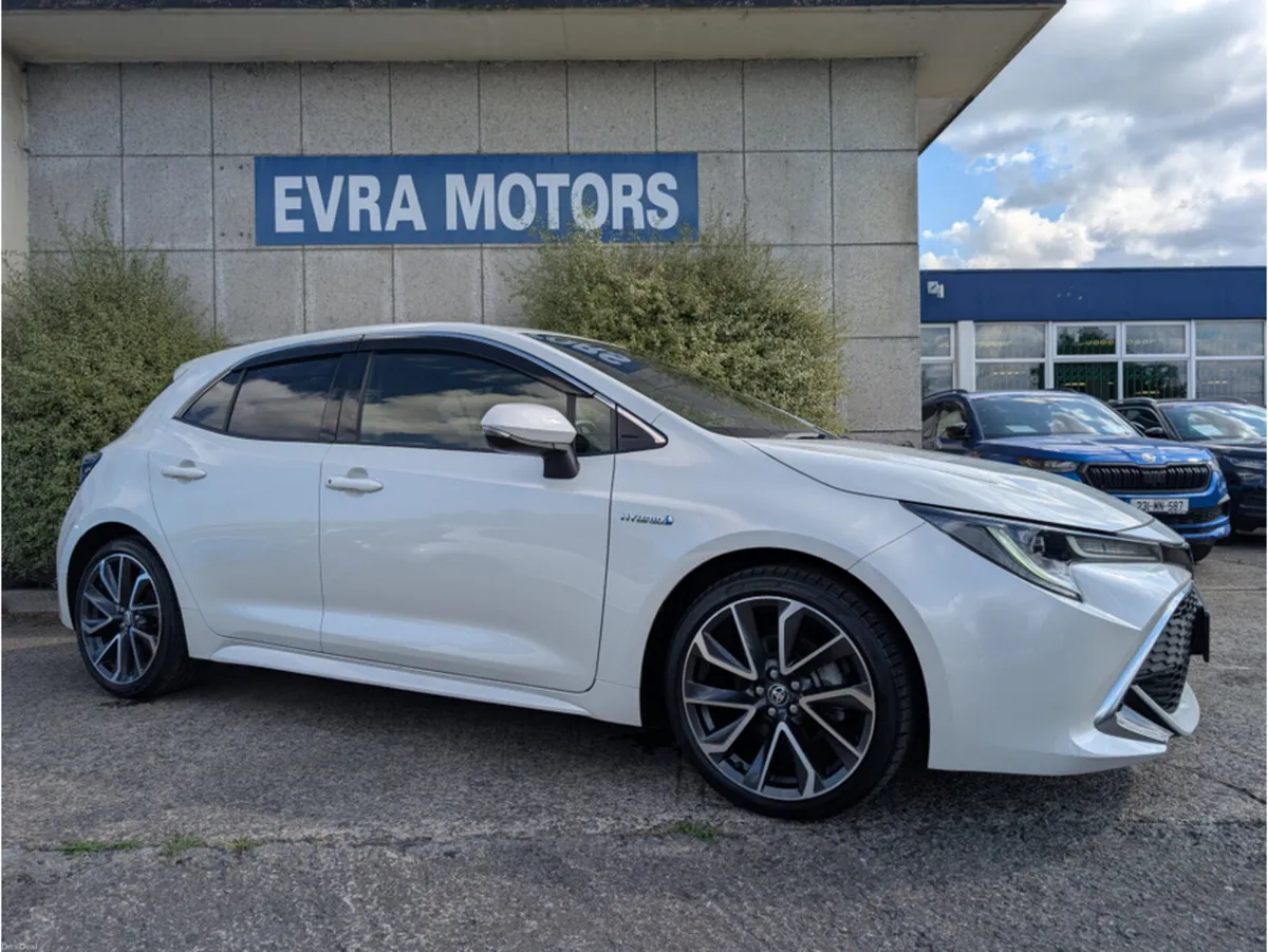 Toyota Corolla SPORT AUTOMATIC HYBRID 1.8 PETROL / - Image 3