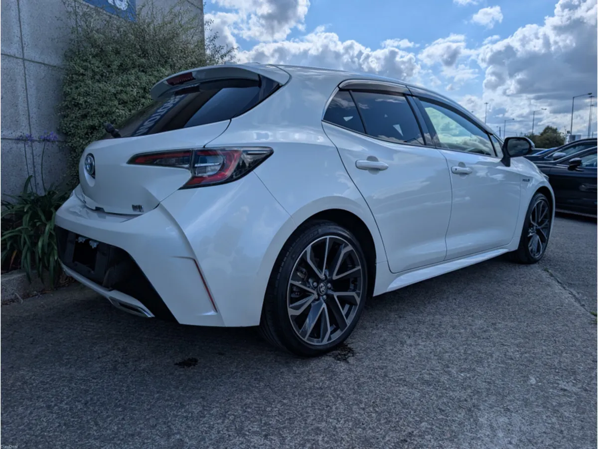 Toyota Corolla SPORT AUTOMATIC HYBRID 1.8 PETROL / - Image 6