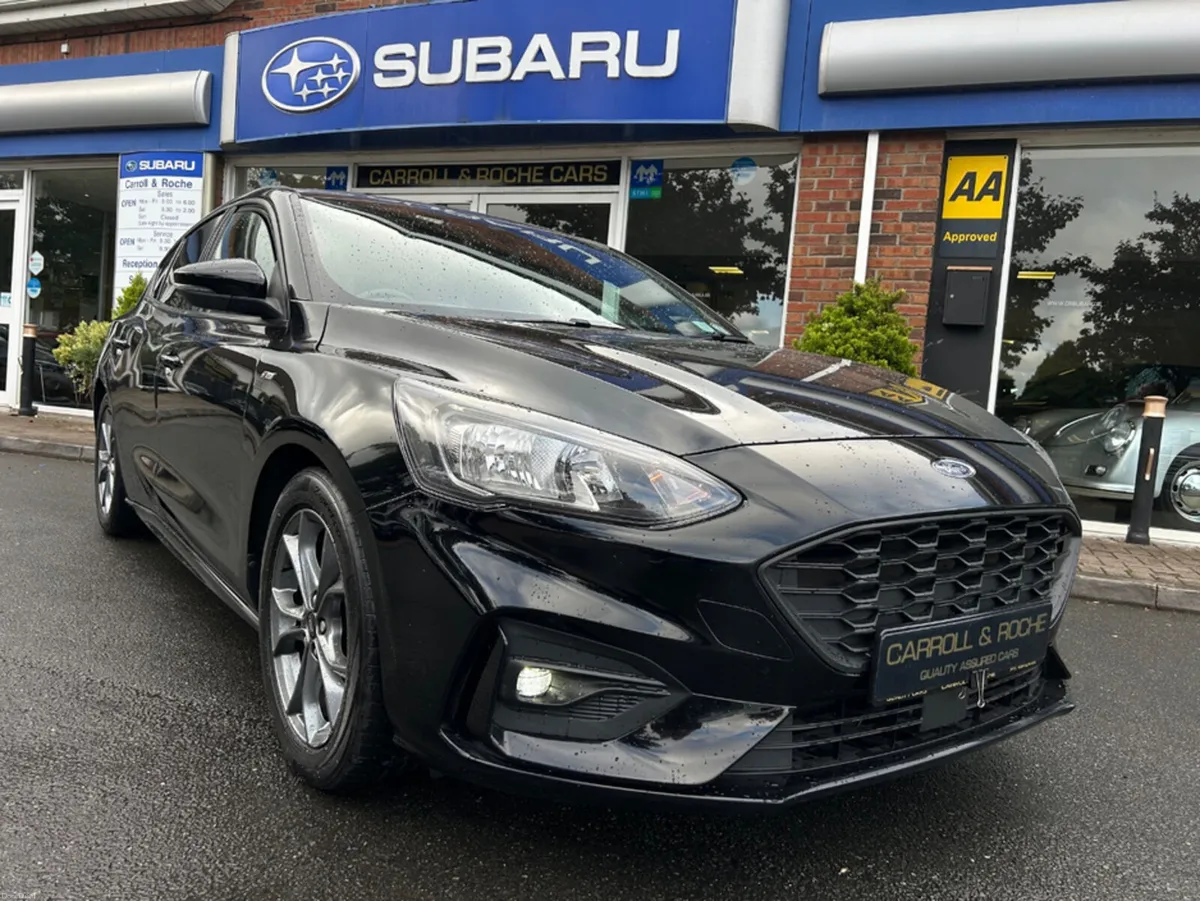 Ford Focus 1.0 T ST-LINE - in Black + ST Detail - - Image 3