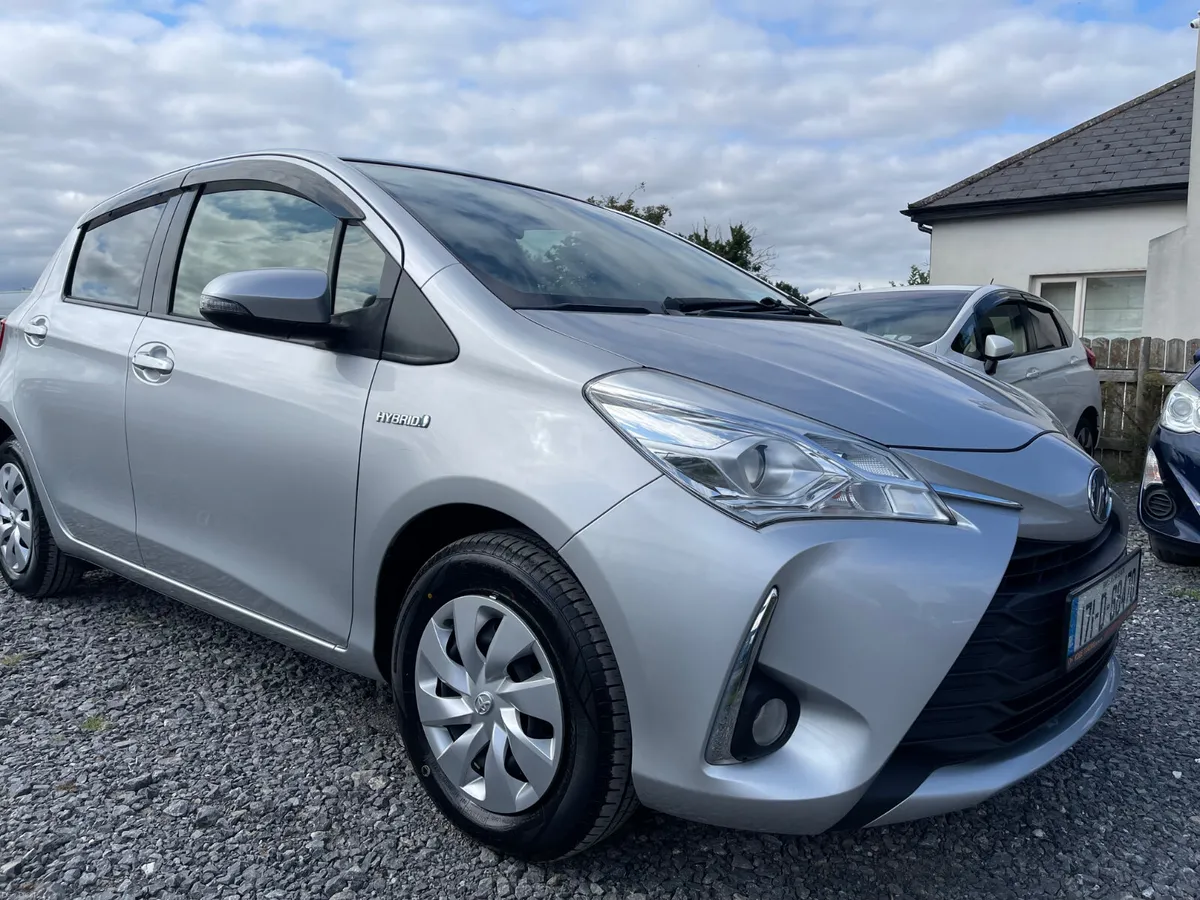 Toyota Vitz 2017 Automatic hybrid - Image 4