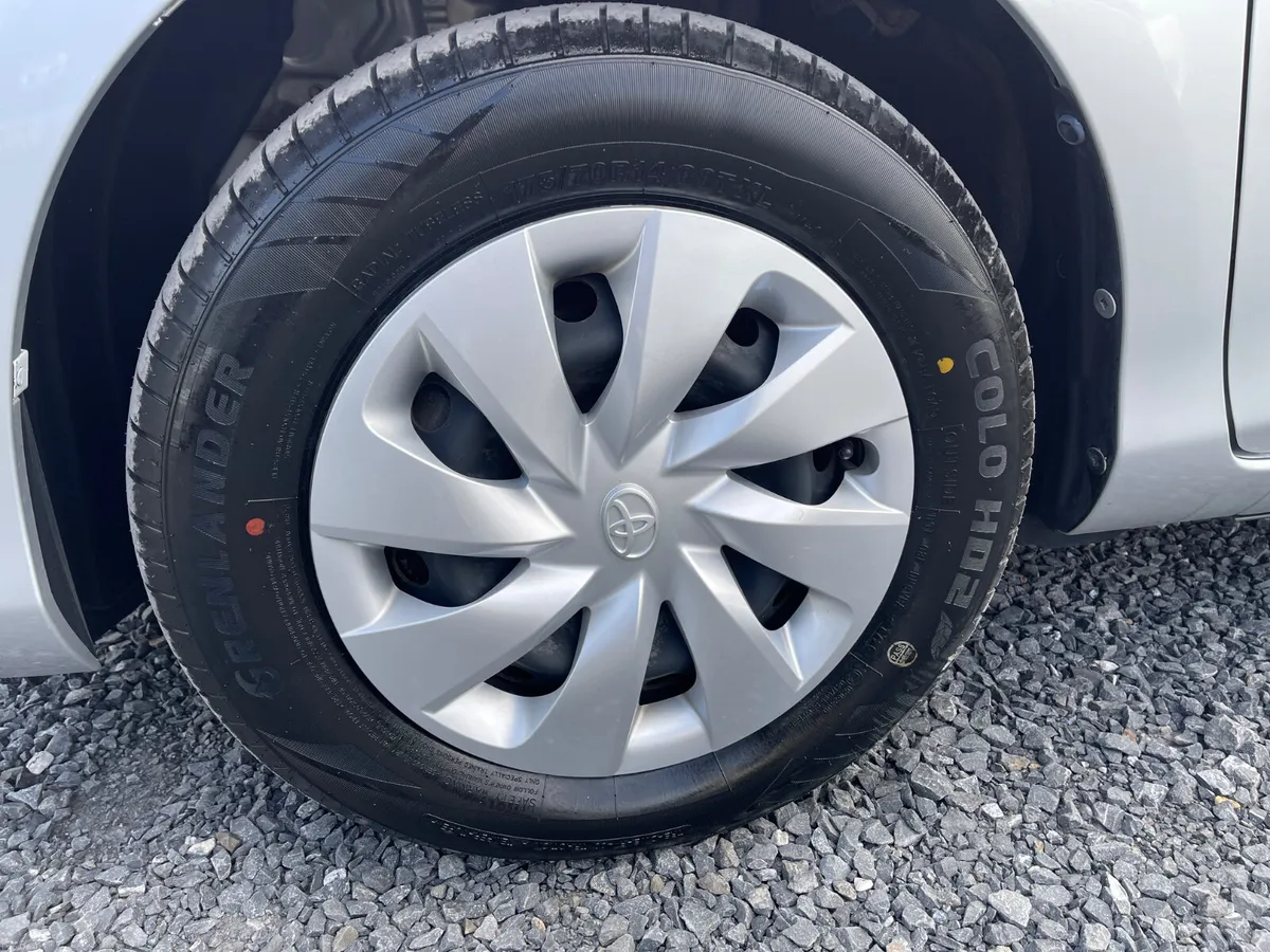 Toyota Vitz 2017 Automatic hybrid - Image 6