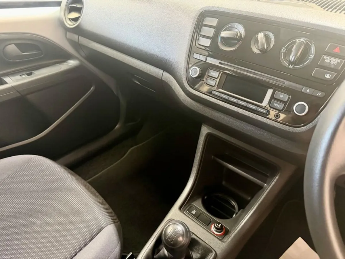 Volkswagen up! TAKE 1.0 MANUAL 5SPEED 75HP 5DR - Image 6