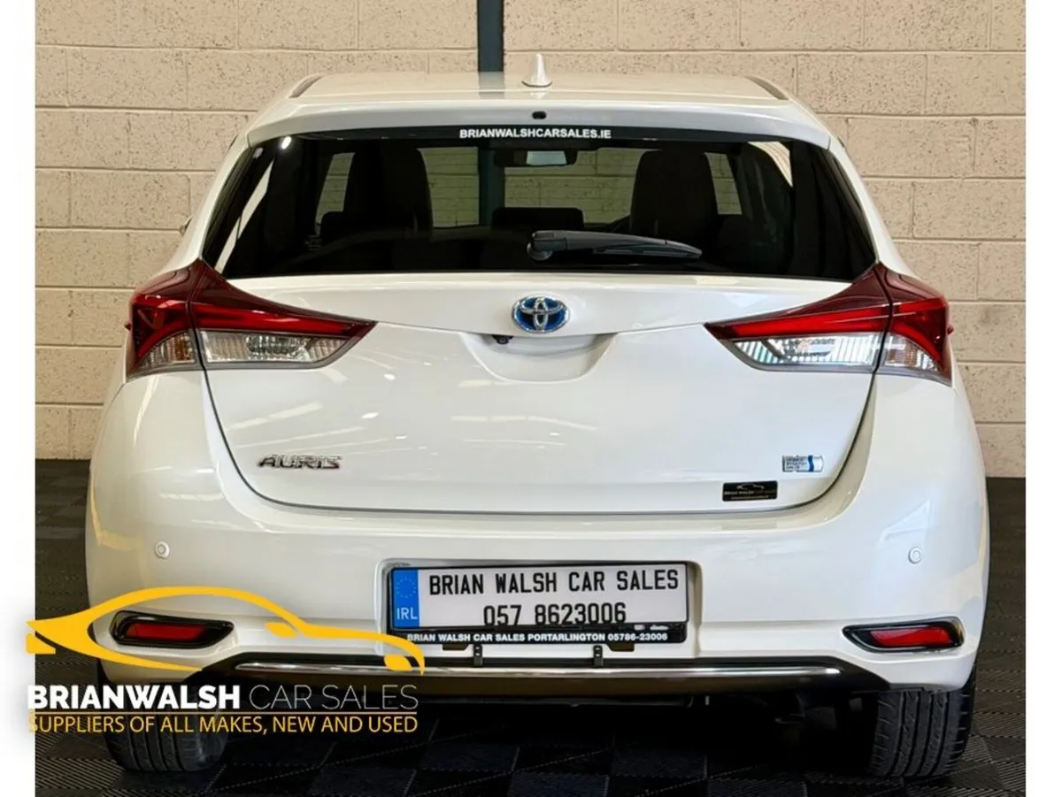 Toyota Auris Hybrid - Image 3