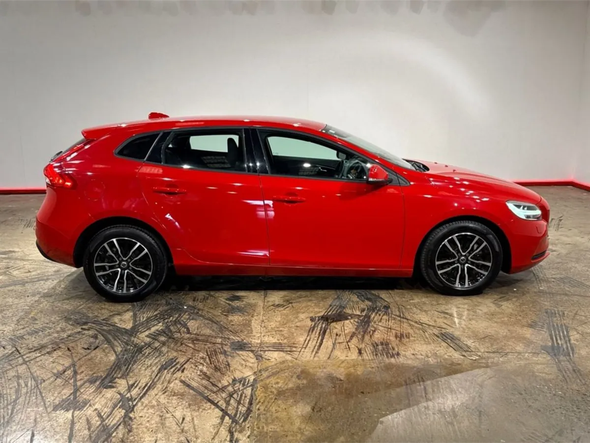 Volvo V40 1.5 AUTOMATIC - FACTORY ALLOYS - CRUISE - Image 2