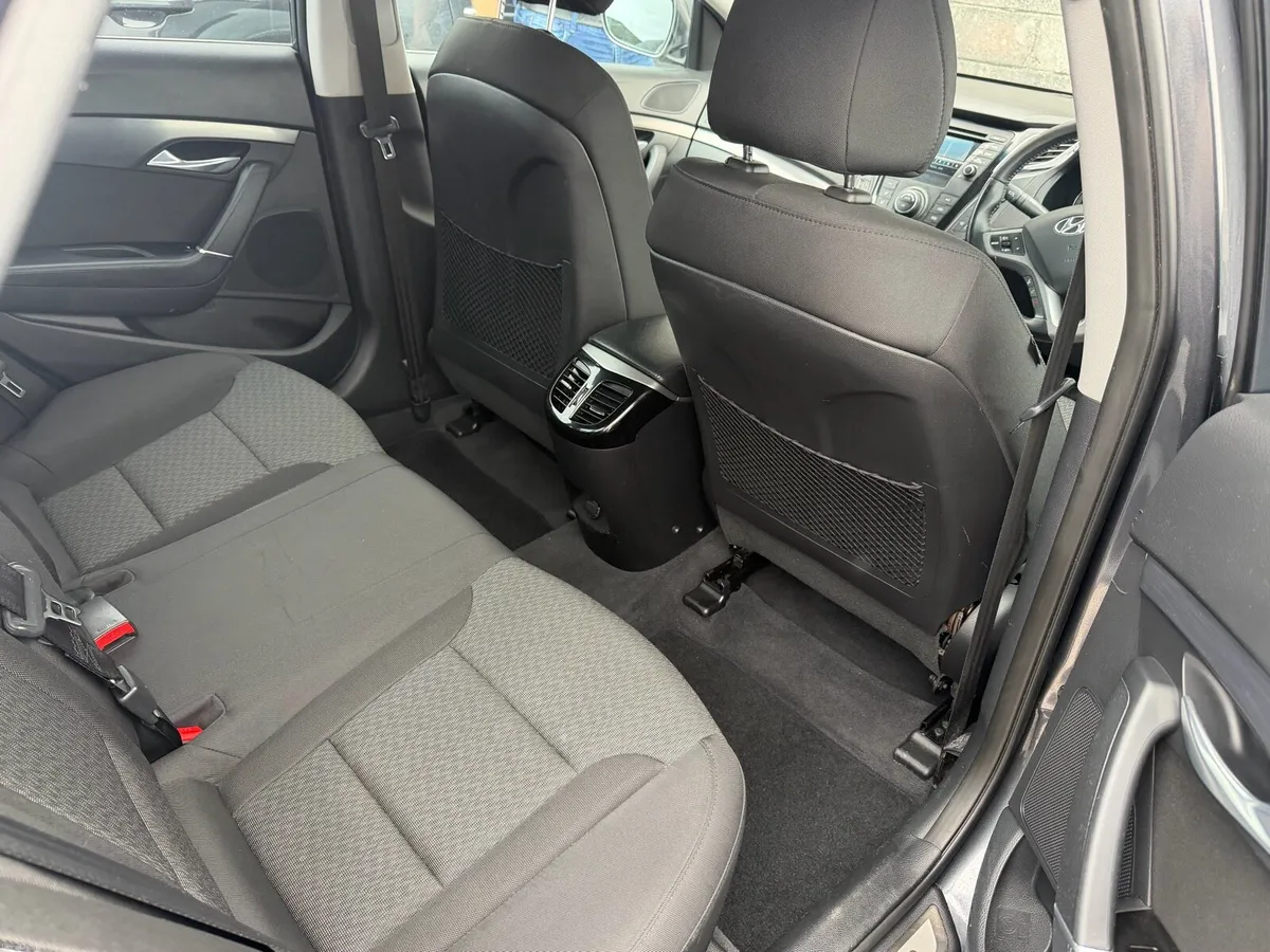 2014 HYUNDAI I40 NCT 2-27 MINT - Image 6