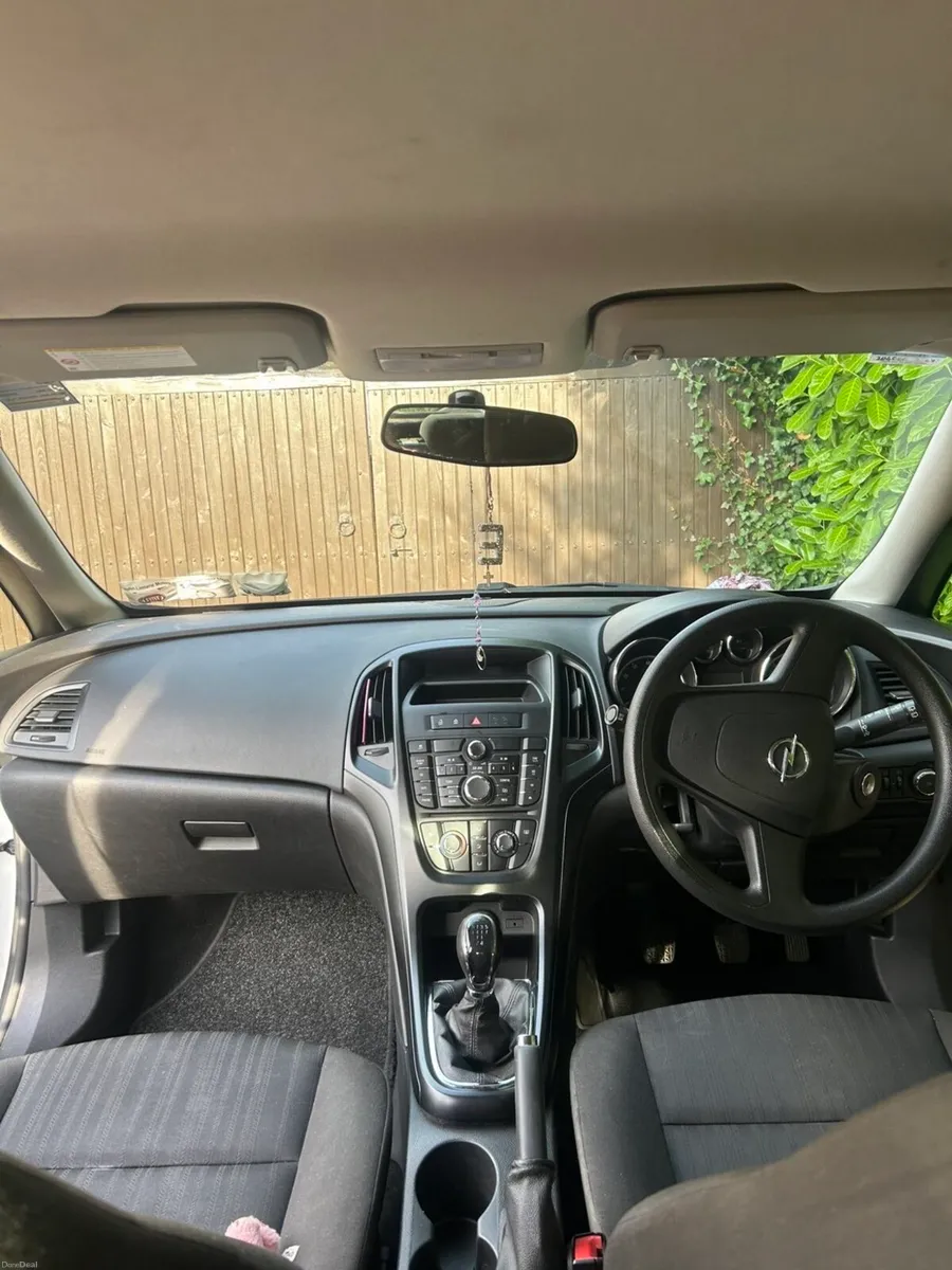 Opel astra 2013 1.4 Petrol - Image 5
