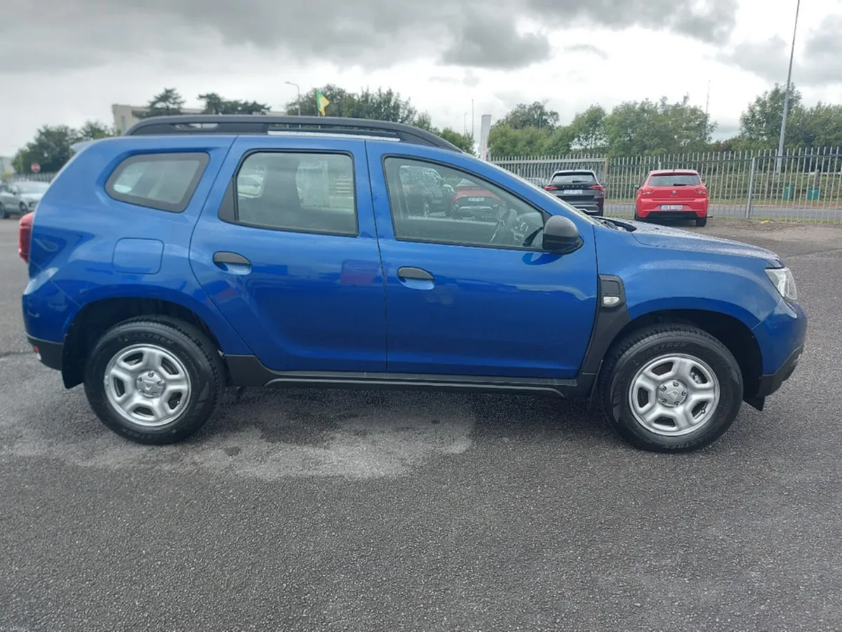 Dacia Duster ESSENTIAL BLUE DCI 115 4X2 5DR - Image 3